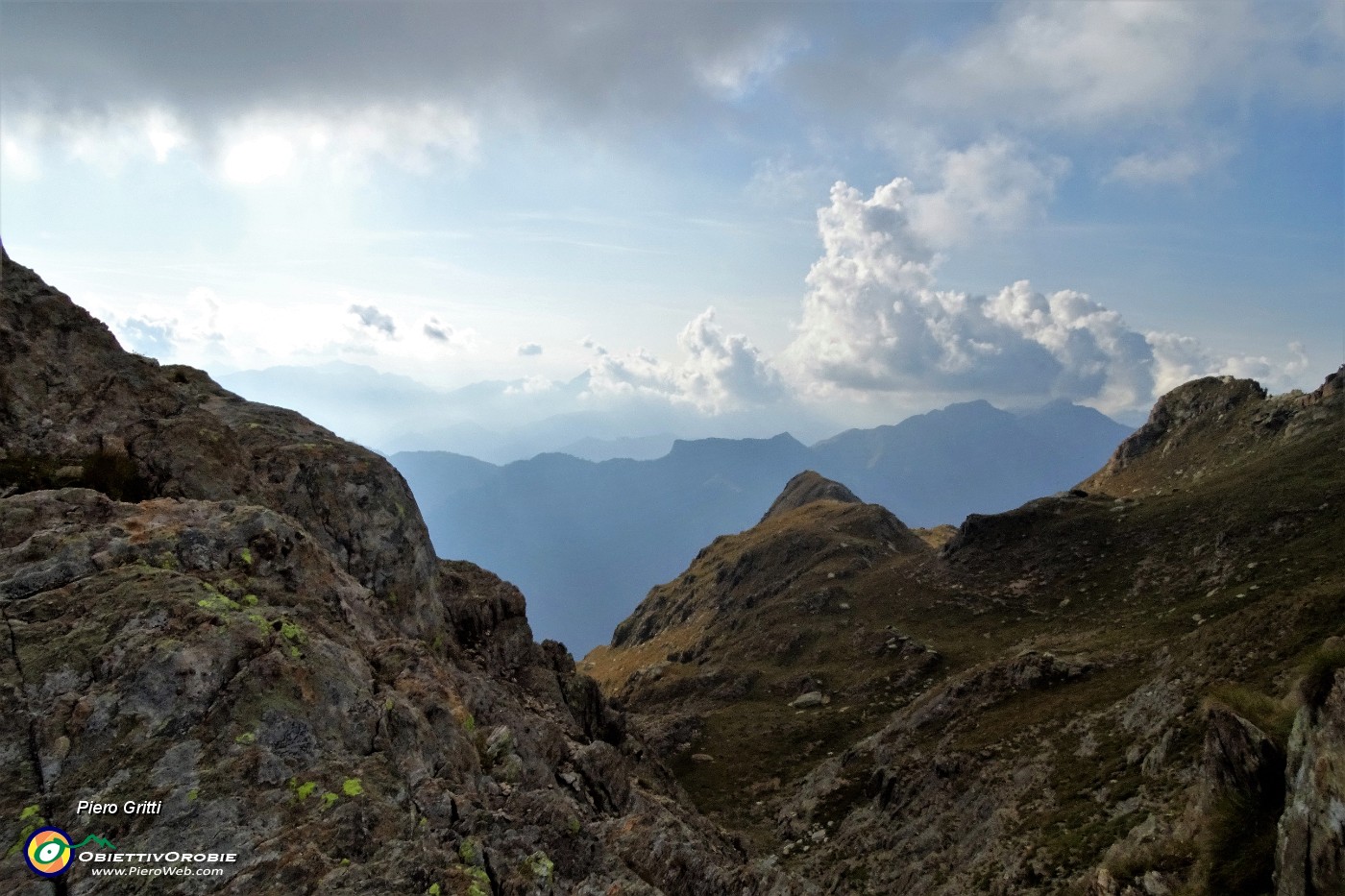 91 Dal Passo del Tonale sguardo indietro alla Val Vegia .JPG